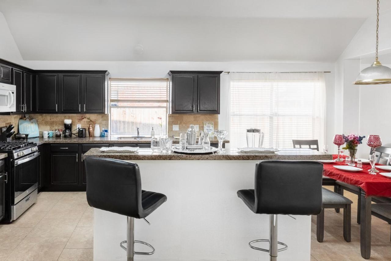 Surreydon Home Bush Airport Houston Extérieur photo